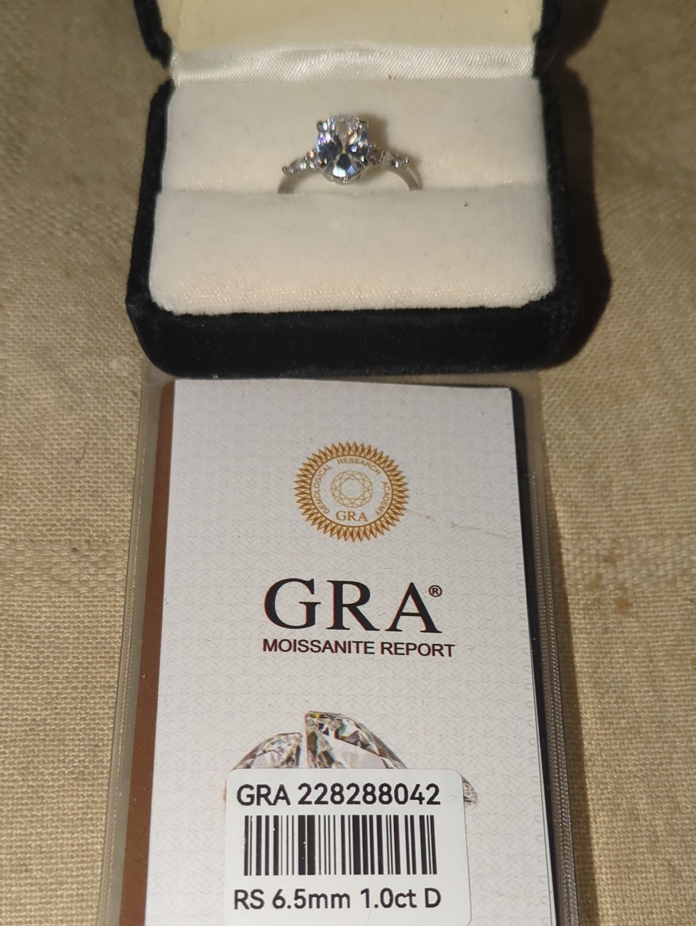 Moissanite Silver Ring with Light Crystal Clear Center Stone $50 Size 7